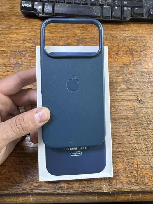 Huse din Piele Iphone 17pro/ 17pro Max/ 17 cu Magsafe