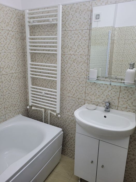 Inchiriez garsoniera