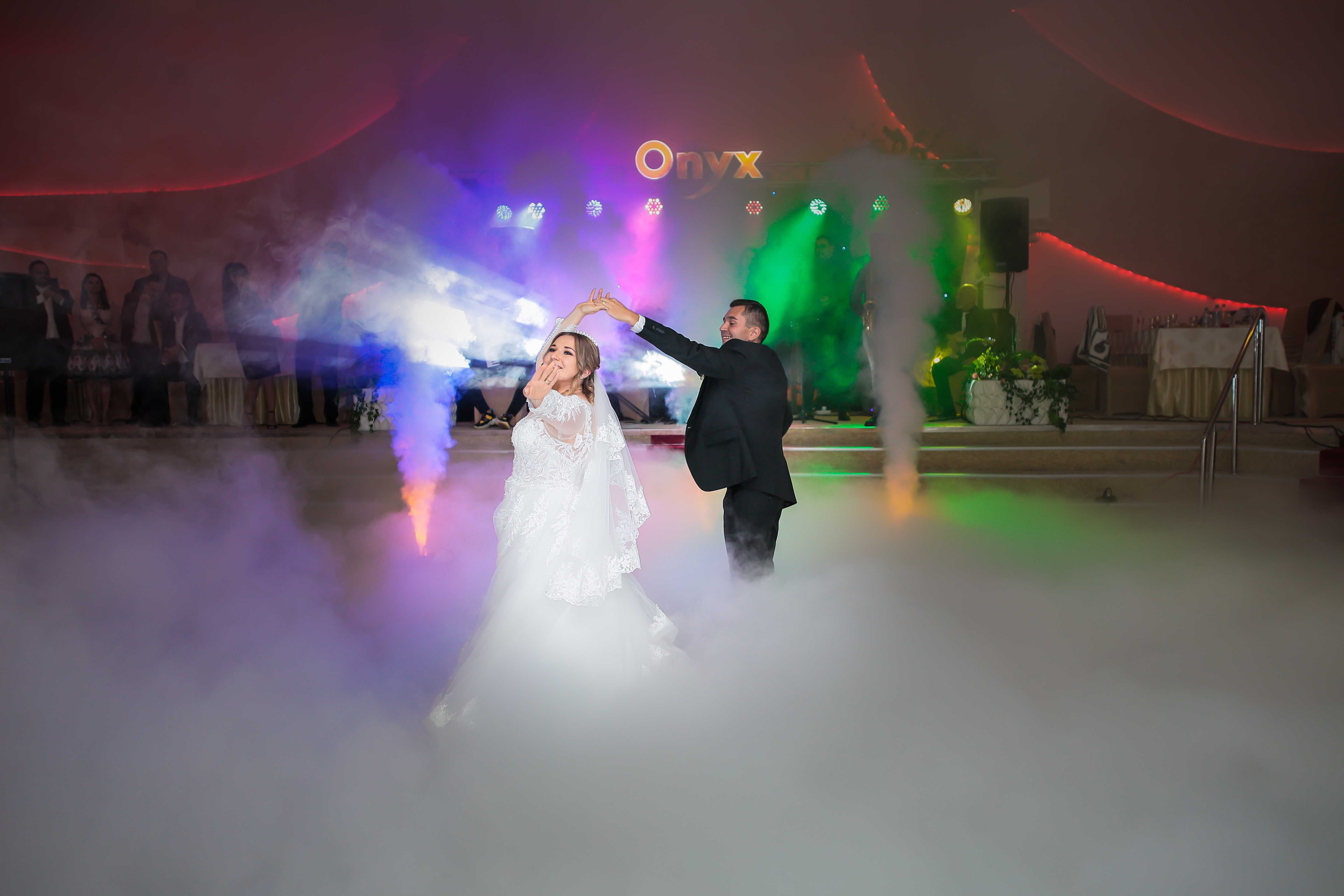 Fotograf nunta botez  foto  video fum greu  gheata carbonica artificii