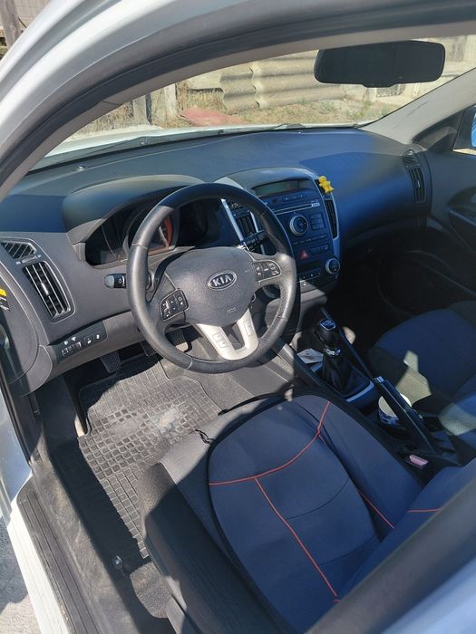 Vand sau schimb cu carosata de preferinta cu carlig