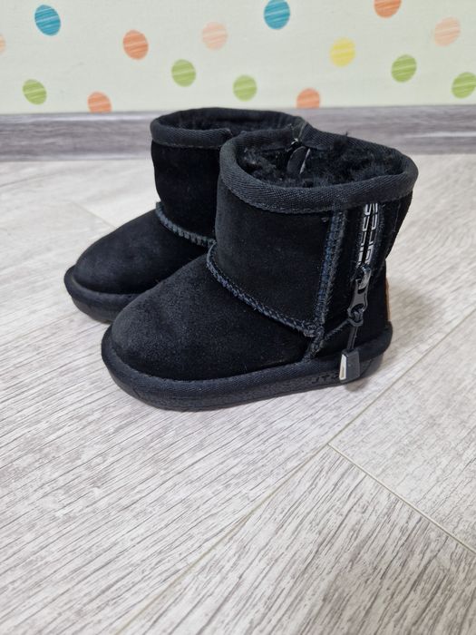 Продам угги детские