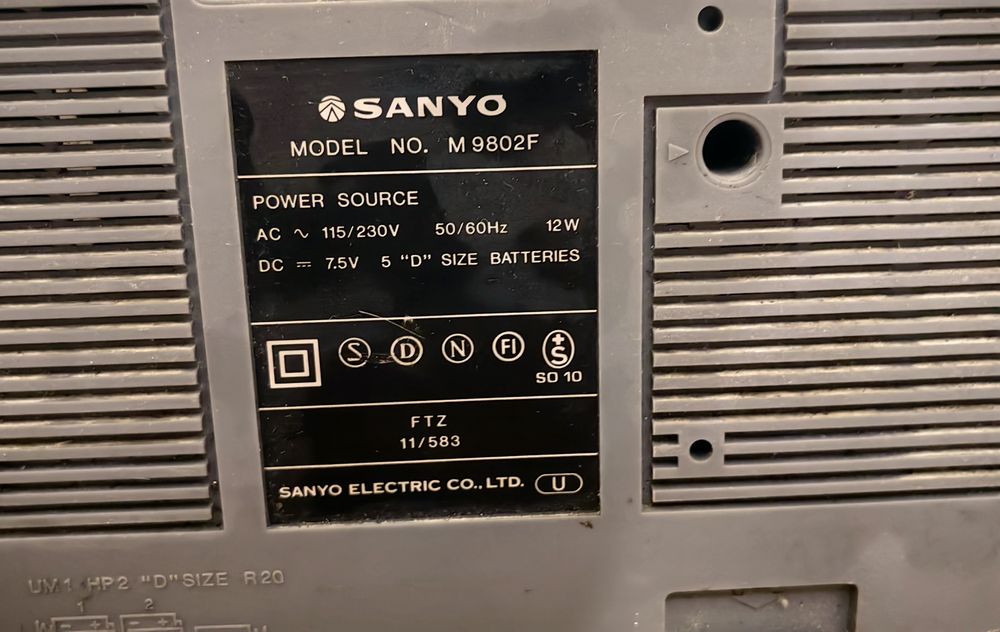 Radio casetofon Sanyo boombox M9802F anii 80 retro vintage