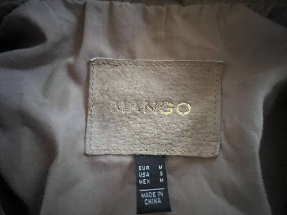 Яке от естесвен велур Mango