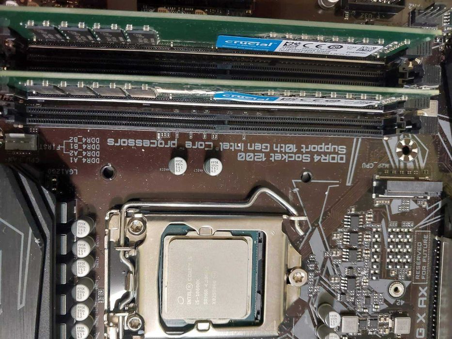 i5 10600K + Gigabyte Z490 Gaming X AX Wi-Fi + 32GB Crucial 2400mhz