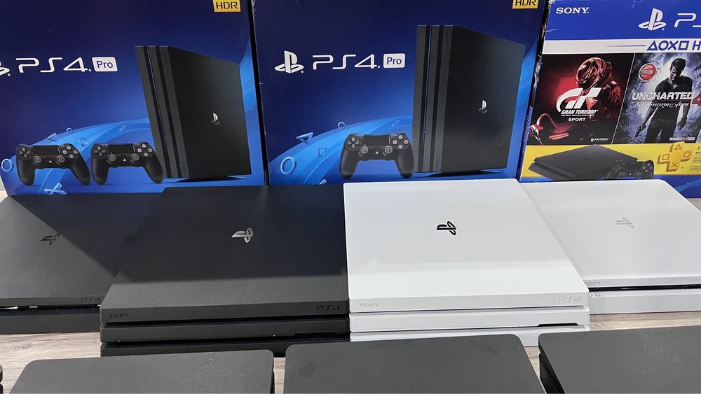 Продавам Sony PlayStation 4 / ПС 4 с 2 игри подарък и 1 джой