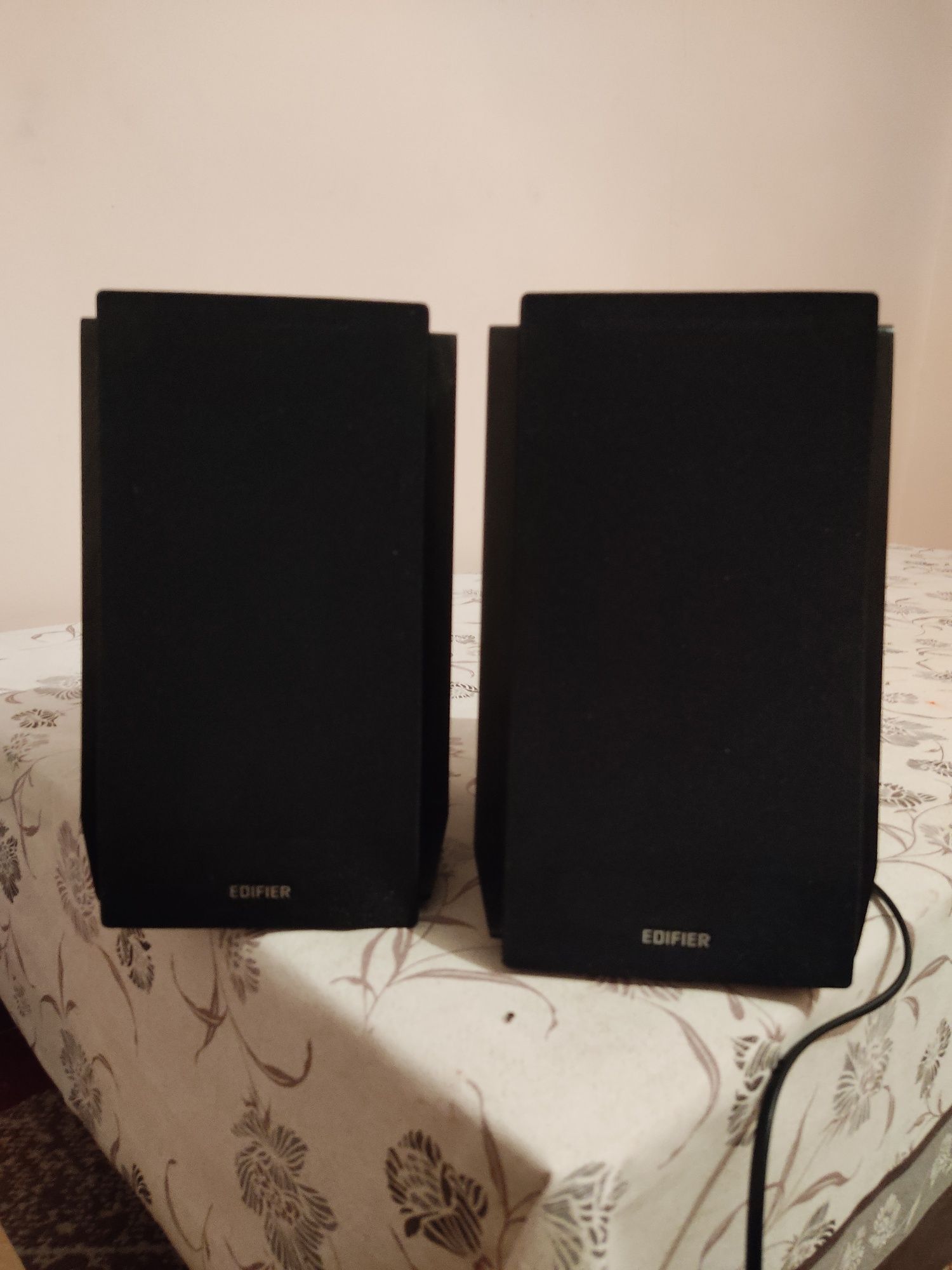 Edifier r1700bt xolati deyarli yangi