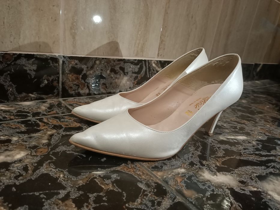 Pantofi cu toc culoarea alb mărime 39