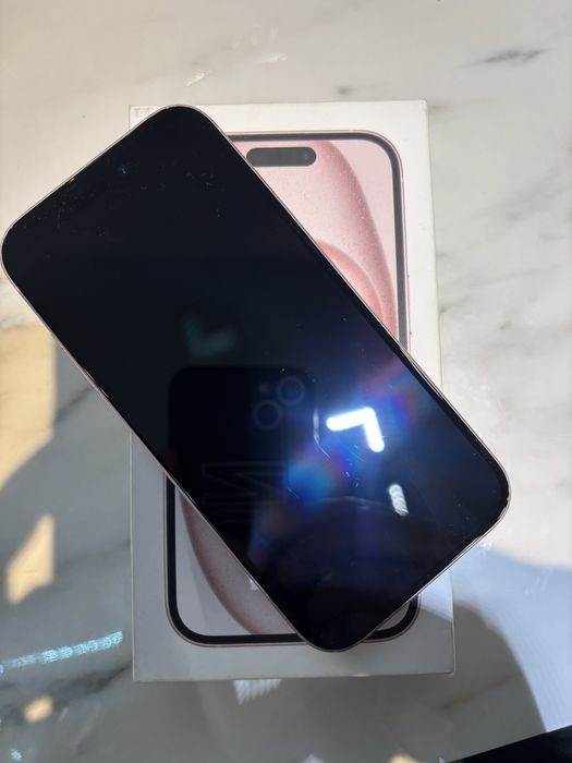 Vand Iphone 15 Pink de 128gb stare buna vine complet