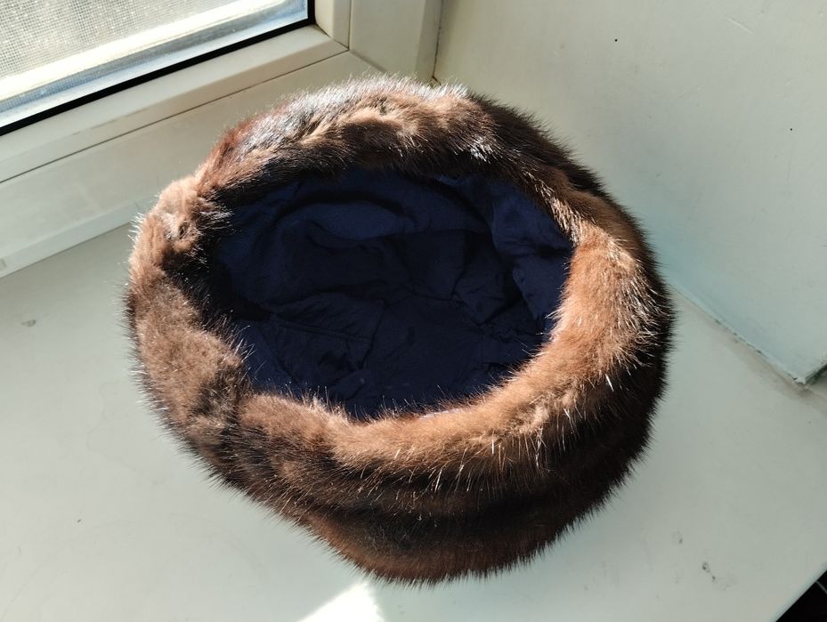 Продам шапку женскую размер 56