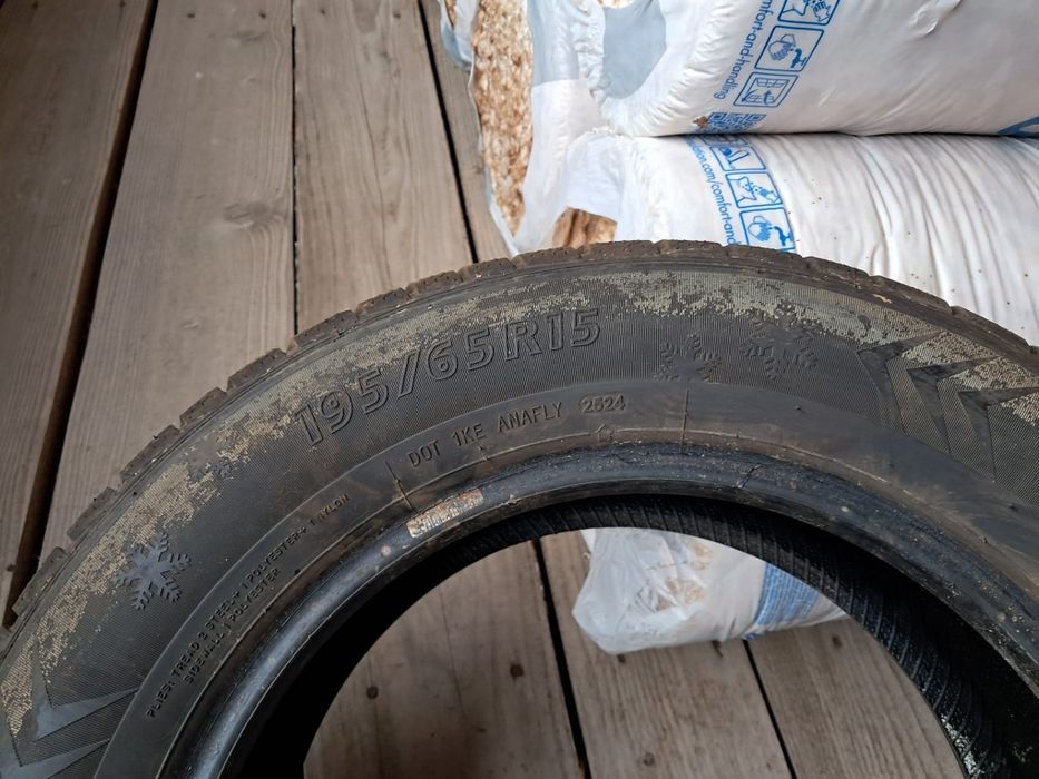 Vând doua cauciucuri de iarna 195/65 R15
