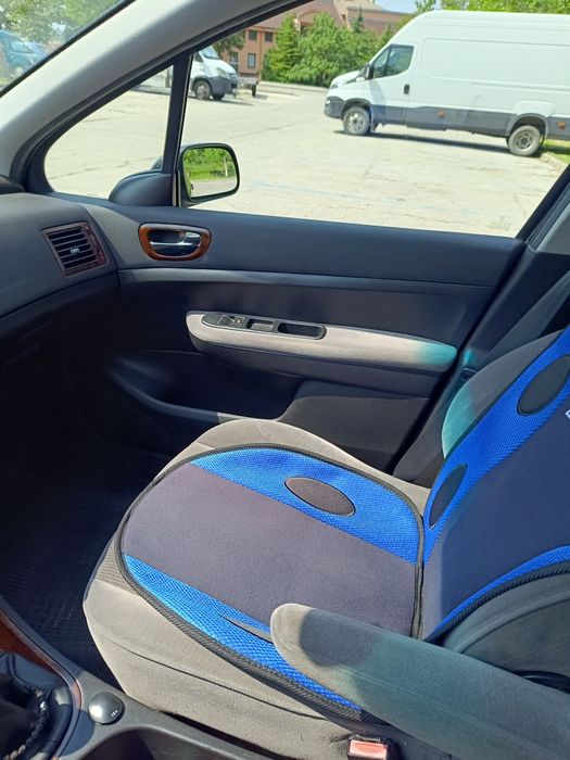 Автомобил Пежо 307