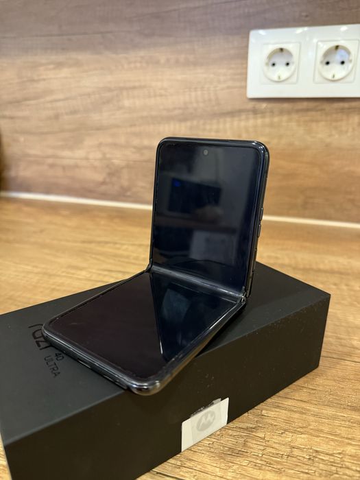 Motorola Razr 40 с гаранция
