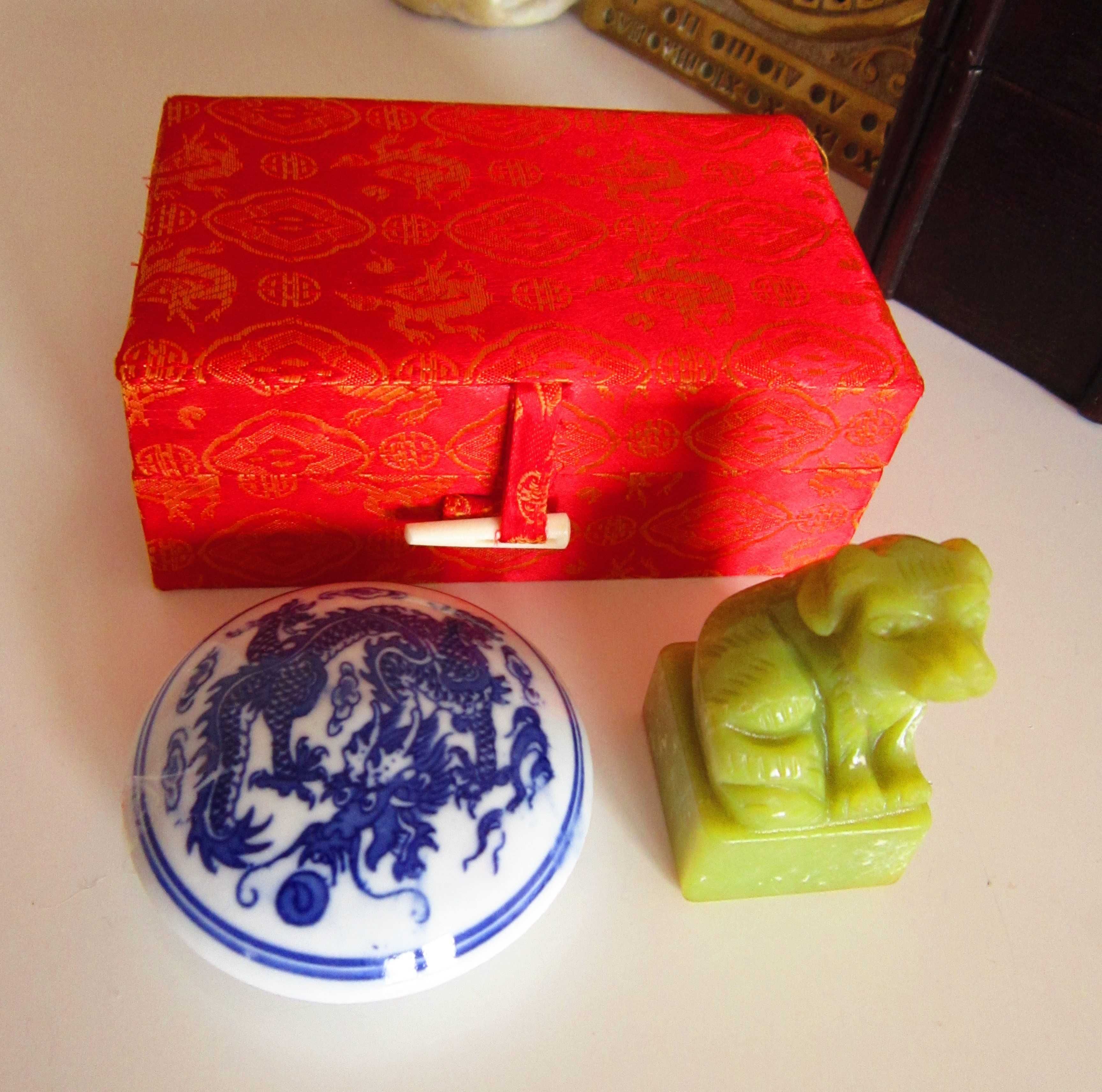 cadou rar stampila Caine Fu (Foo)piatra NICOLE+vas portelan China 1970