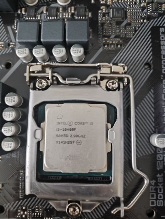 Продаю комплектующие: материнская плата, процессор, оперативная память