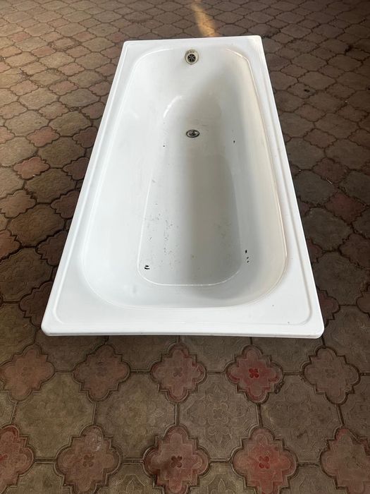 Чугунный ванна в хорошем состоянии