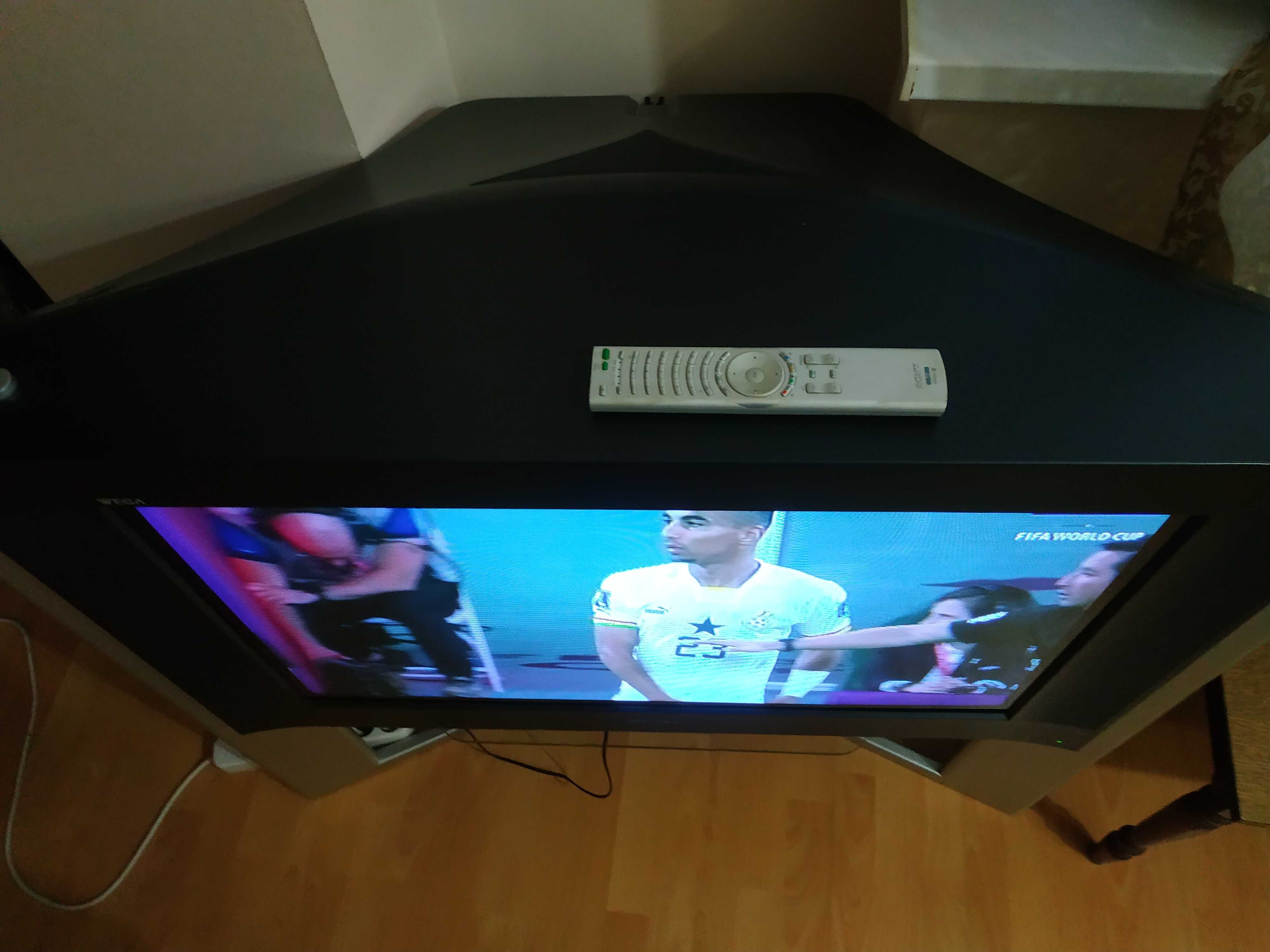 Телевизор Sony 36"   с встроенной тумбой, ЭЛТ, широкоформатный, 100 Гц