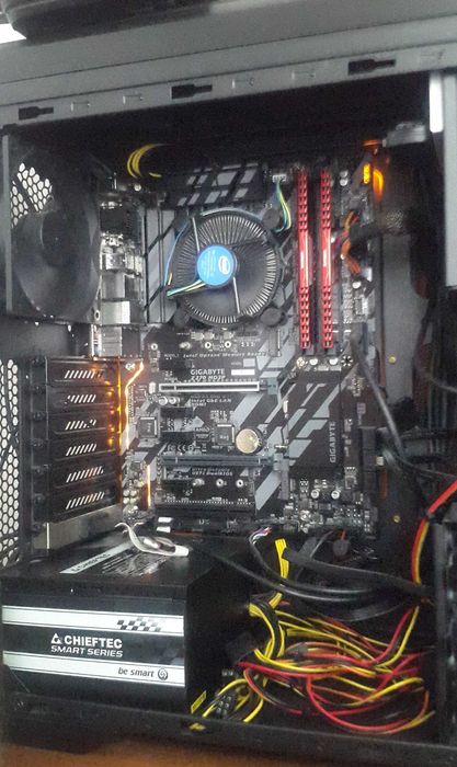 Sistem PC Unitate Calculator Gigabyte Intel i7 - 8700 16GB RAM 3000MHz
