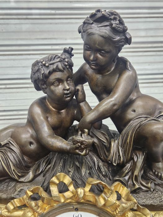 Каминен френски часовник от 19 -ти век.