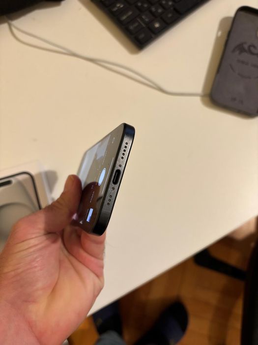 Iphone 15 перфектен в гаранция още 1 година