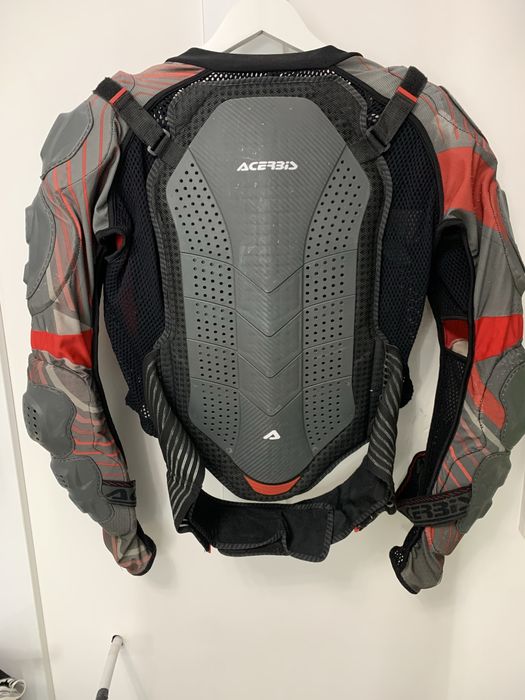 Две ризници Acerbis и Alpinestars