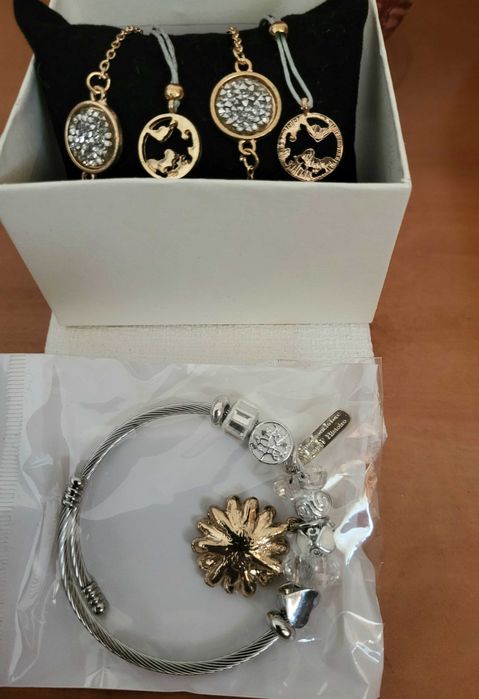 Лот дамски гривни