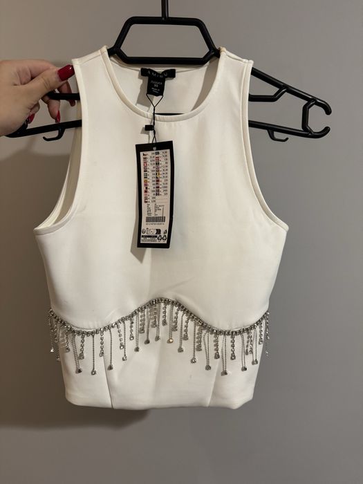 Официален топ с камъчета