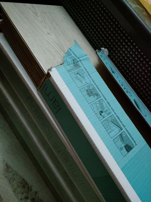 Паркет 12мм. 50-60кв. За все по 5000тг. За 1 КВ.  Покупался по 17000тг