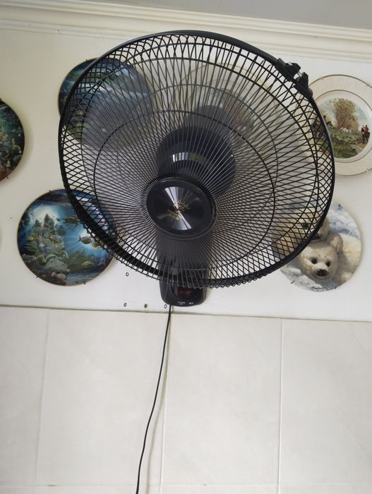 Вентилятор настенный.