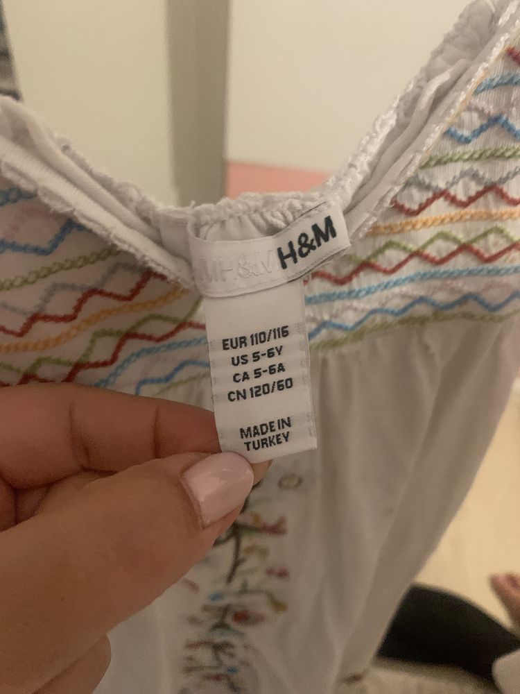 Vând rochițe H&M 6-7 ani