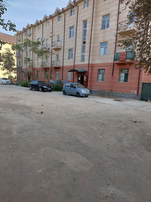 Квартира сотилади, гурленски, ахмаджон мактаб орка томонида, 1 этаж