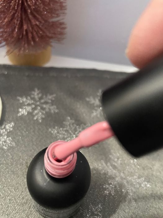 Vând Gel unghii semi.