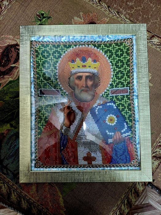 Иконы вышиты Чешским бисером. Ручная работа