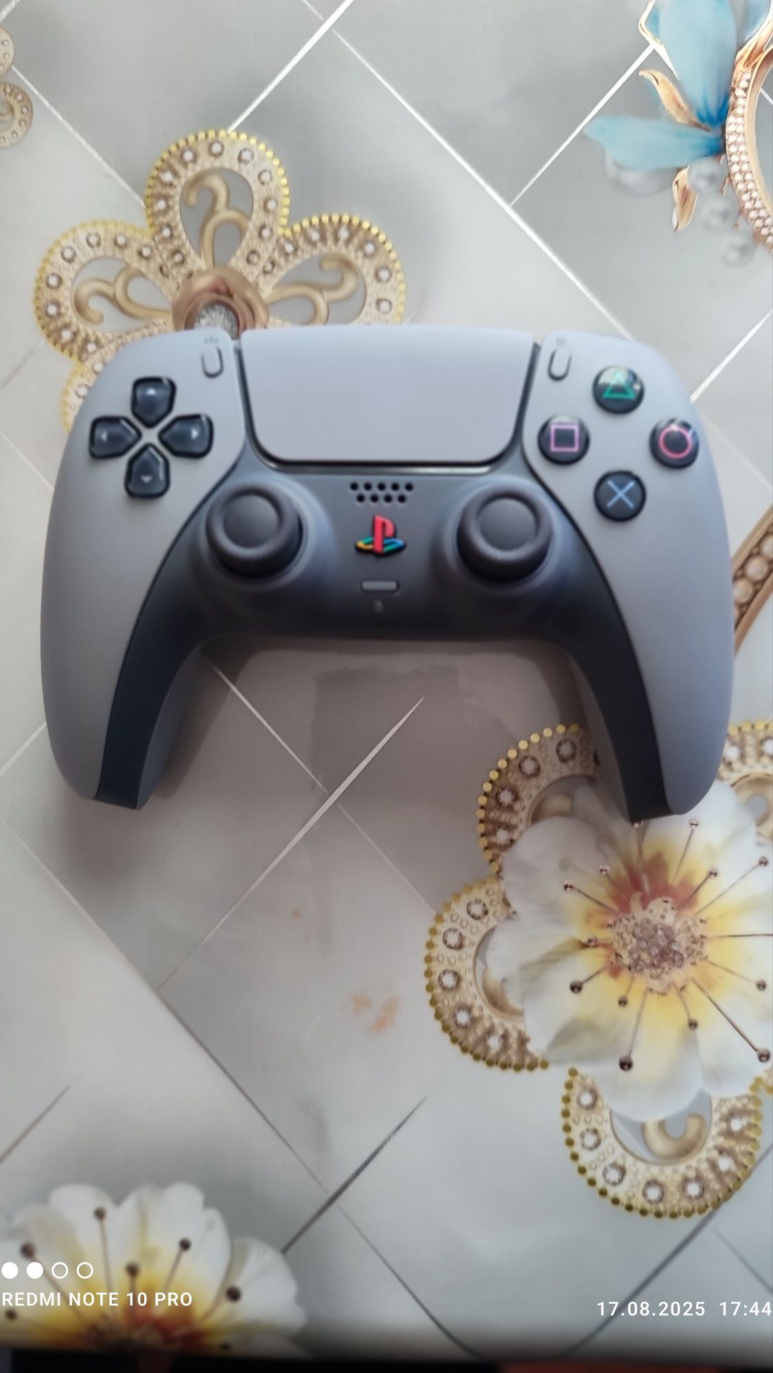 Продам Dualsens на ps5  лимитированная версия  и диски..