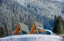 Vindem cabane tip A frame la comanda clientului