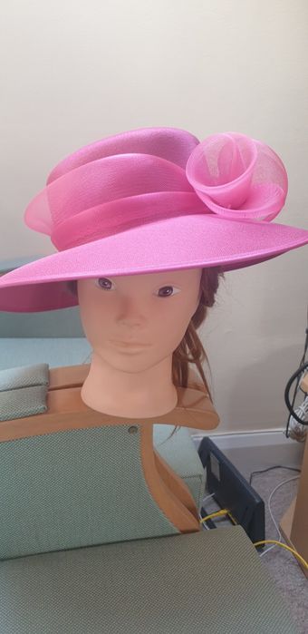 Palarie roz nou elegant