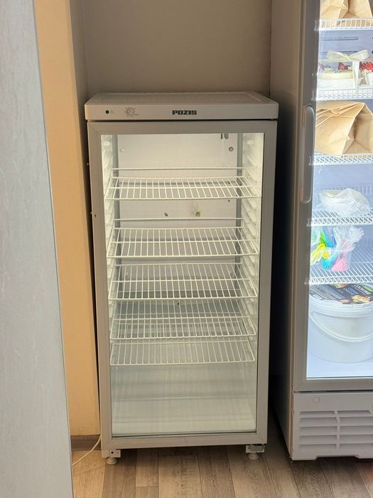 Продам  витринный холодильник