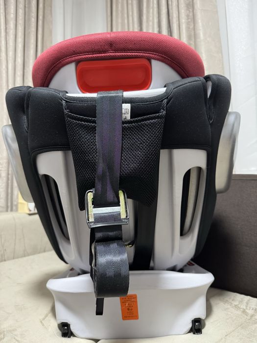 Scaunel de masina pentru copii