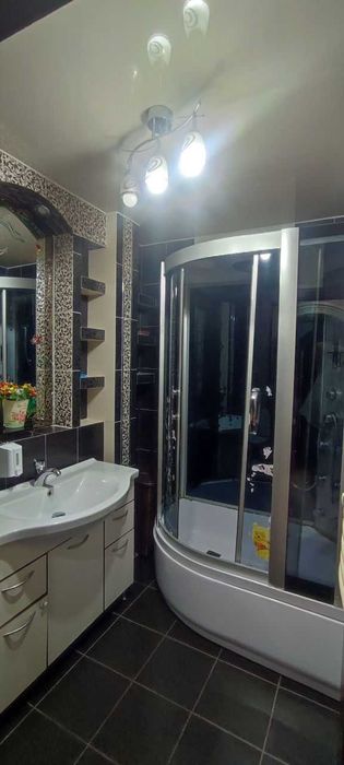 Дава се под наем Двустаен апартамент в София, Бенковски - 60 кв.м за 350 € - Снимка #1