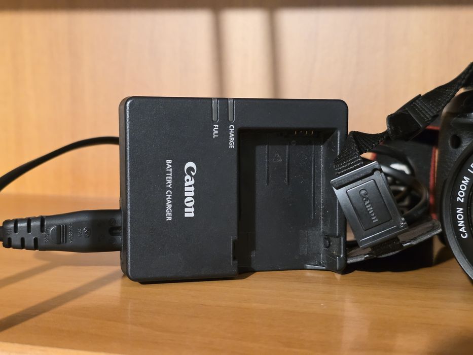 Canon 550D + obiectiv 18-55mm