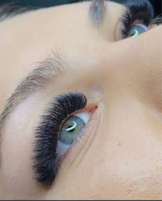 Поставяне и удължаване на мигли