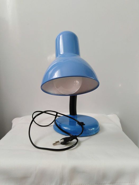 ОТДАМ ДАРОМ лампу. настольную, переносную. Работает ХОРОШО, бу