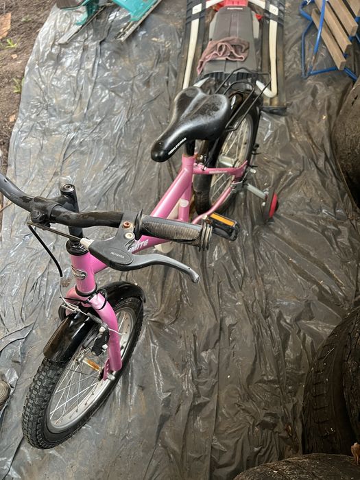 Продавам детско колело с помощни гуми !