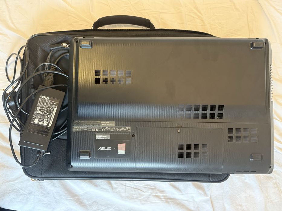 Vand laptop Asus K95V - de piese