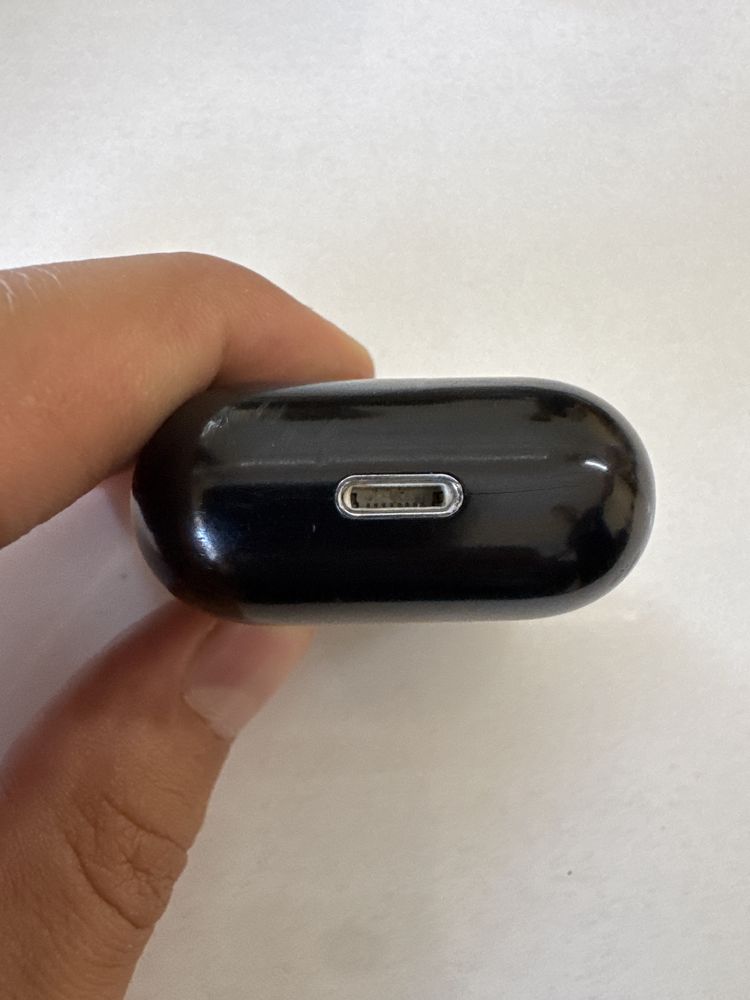 Беспроводные наушники AirPods