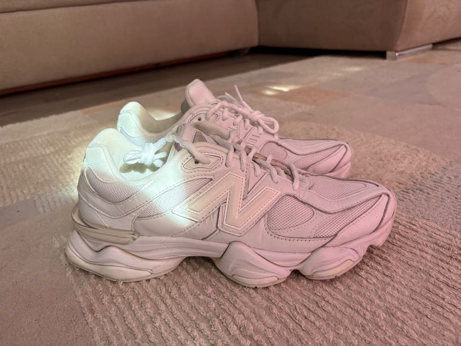 Adidasi New Balance 9060, in conditii foarte bune