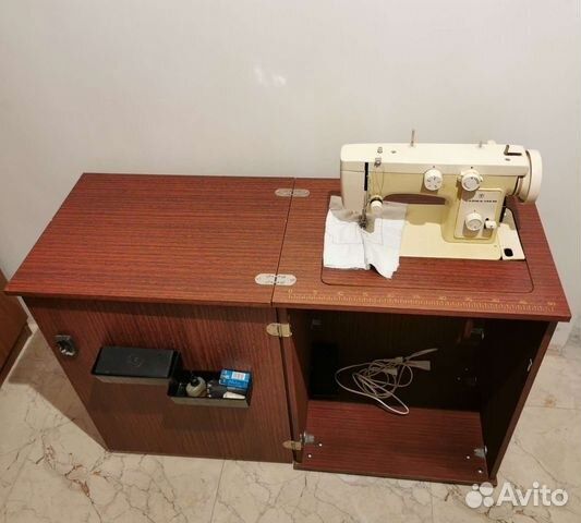 Швейная машинка Чайка
