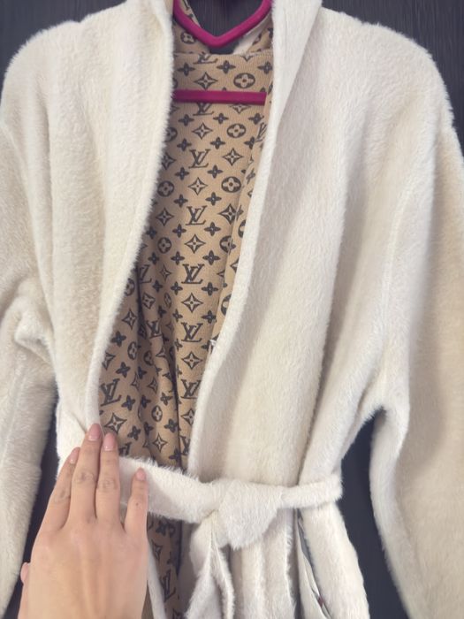 Интересно палтенце - Louis  Vuitton