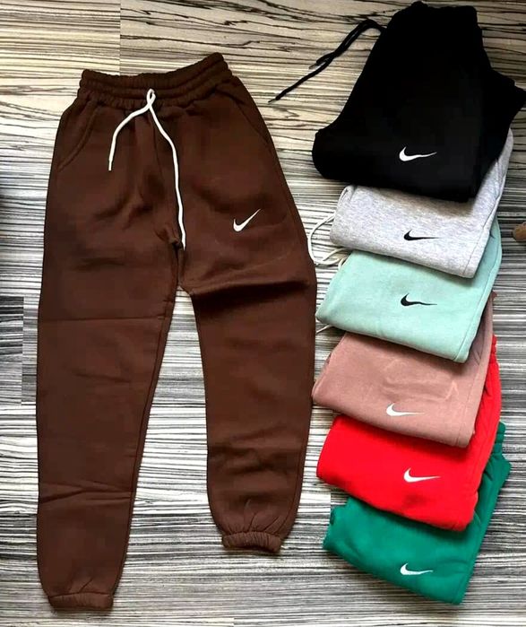 2 pantaloni 99 lei