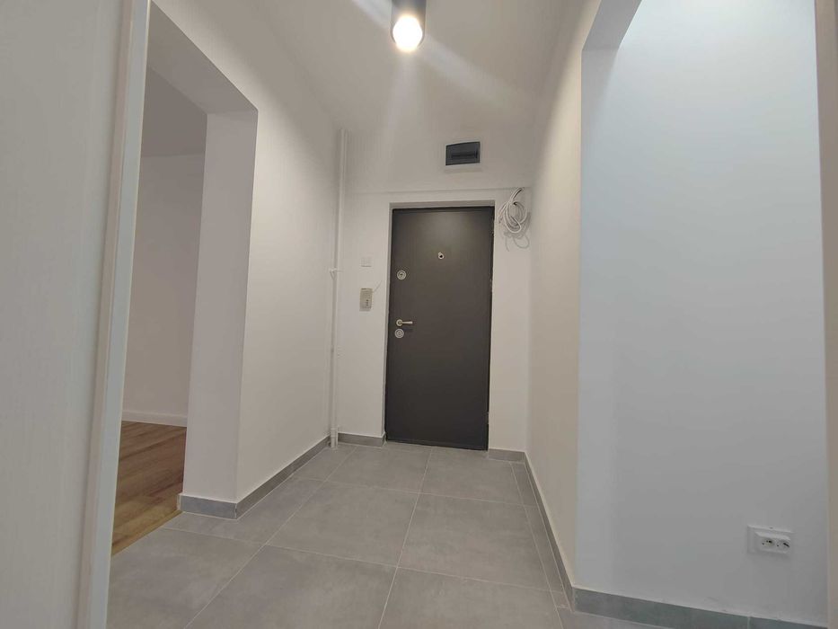 Apartament 3 camere renovat complet - etaj 1/4 - Metrou Titan