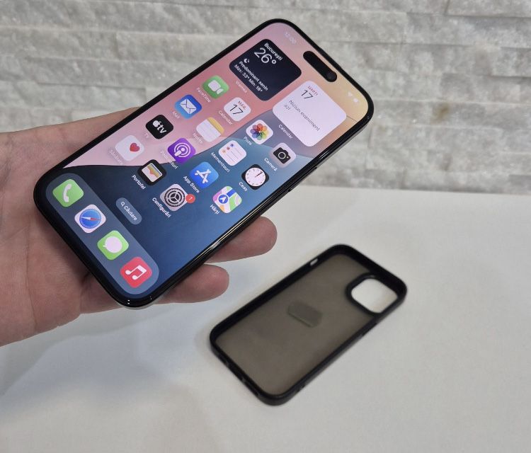 iPhone 15 • 128 GB  • 94% Battery  • ca NOU • Neverloked